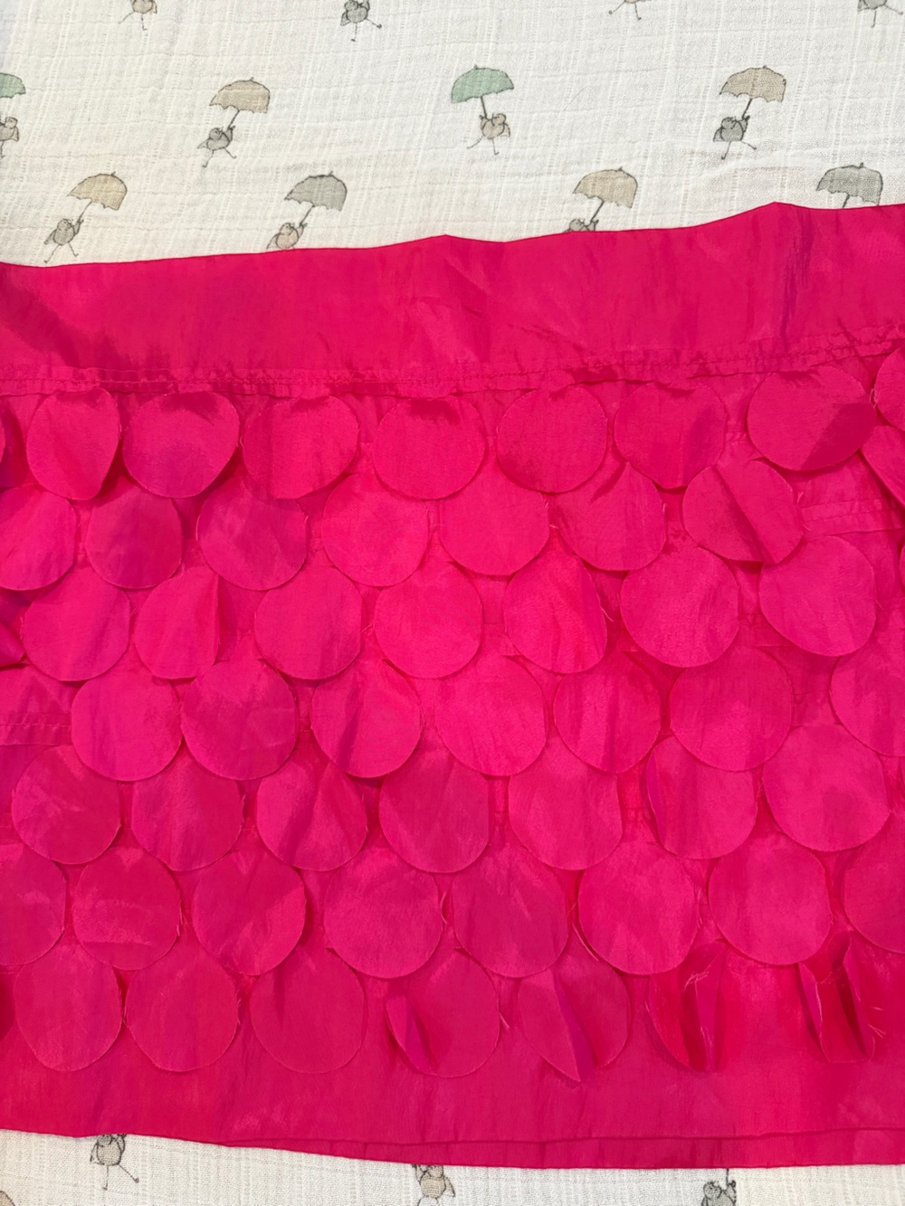 Valance  Hot Pink Circle flounces rod pocket